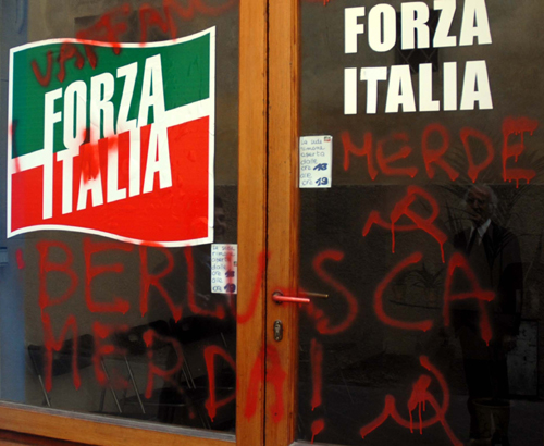 Atti vandalici alla sede di Forza Italia